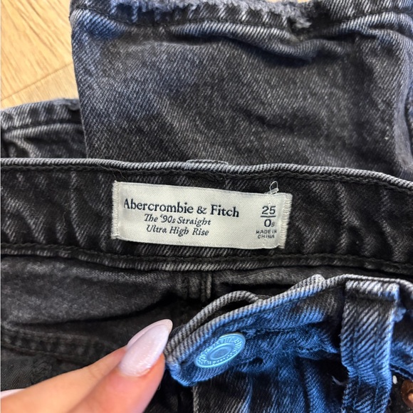 Abercrombie and Fitch 90s Straight Ultra High Rise Jeans - Picture 2 of 3